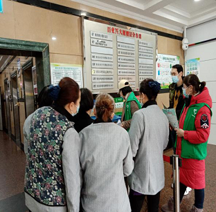 临近年关，各行业都忙于年终总结及部署来年工作计划，垃圾分类工作也面临较大压力，大家在忙于筹备新年的同时垃圾量也骤增，垃圾清理及回收一线工作人员的工作量也倍增，但垃圾分类工作质量不能下降，这就要求切实提高垃圾分类的工作效率，从日常实际工作中稳步提高分类业务能力。