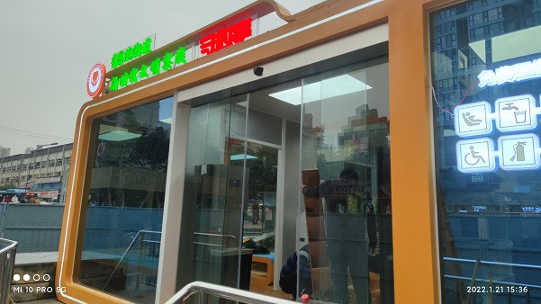 以党史学习教育为契机，为民办实事、办好事，李家沱街道于都和广场设置便民守心亭一座。旨在为居民日常生活提供便利